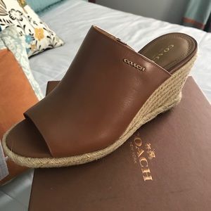 Leather wedge sandals